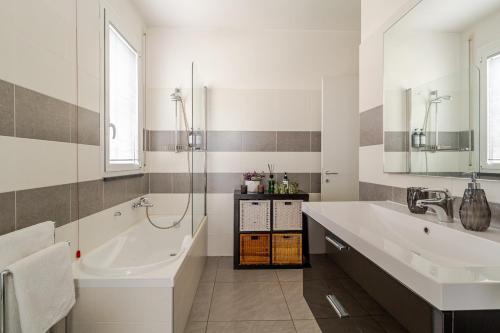 Koupelna v ubytování Dalmine Luxury Suite