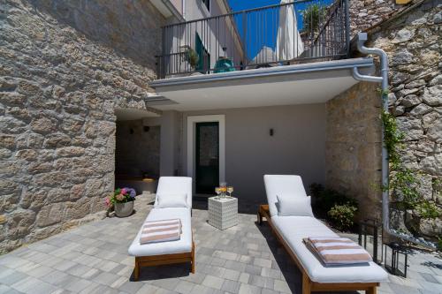 Balkoni atau teres di Bayne House