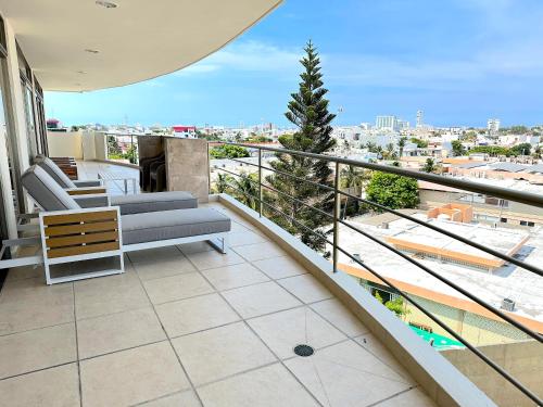 a balcony with a view of a city at Topacio7 Residencial in Boca del Río