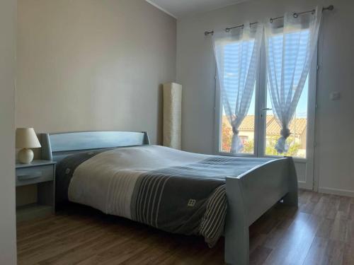 Postel nebo postele na pokoji v ubytování Villa des Perdrix - Piscine et Clim - 120m2