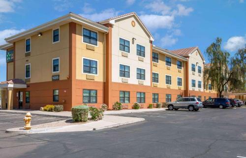 a large building with a parking lot in front of it at Extended Stay America Suites - Phoenix - Chandler in Phoenix