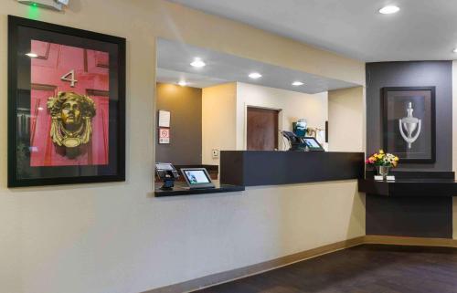a waiting area of a hospital with airusacistacistacist at Extended Stay America Suites - Phoenix - Chandler in Phoenix