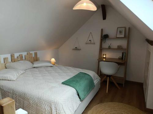 a bedroom with a large bed and a desk at La Petite Falaise, maison avec cour Dreux centre in Dreux