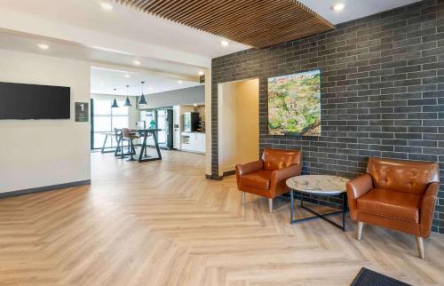 a lobby with two chairs and a table and a wall at Extended Stay America Premier Suites - Fort Myers - Airport in Fort Myers