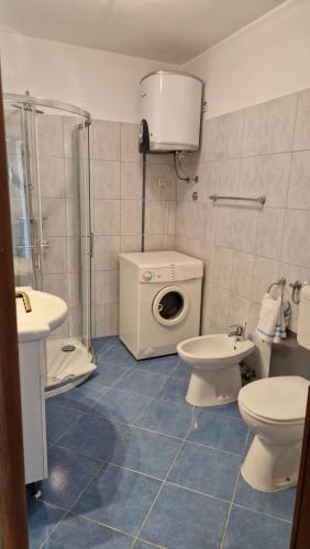 Ένα μπάνιο στο Charming cozy holliday house 2+2