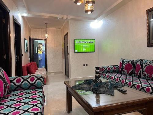 TV a/nebo společenská místnost v ubytování Appartement confortable neuf