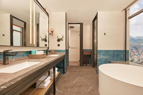 Koupelna v ubytování Four Points by Sheraton Linhai