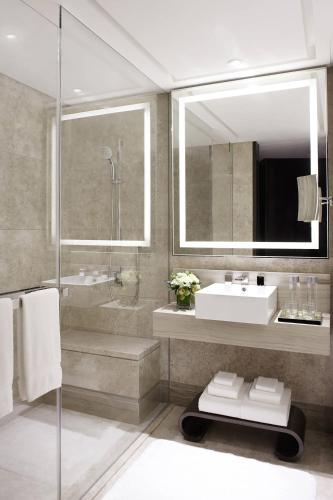 Bilik mandi di Singapore Marriott Tang Plaza Hotel