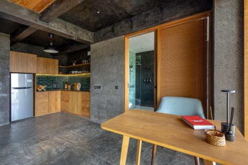 Kuchyň nebo kuchyňský kout v ubytování Ultimate Beachfront Villa Cascade Balian