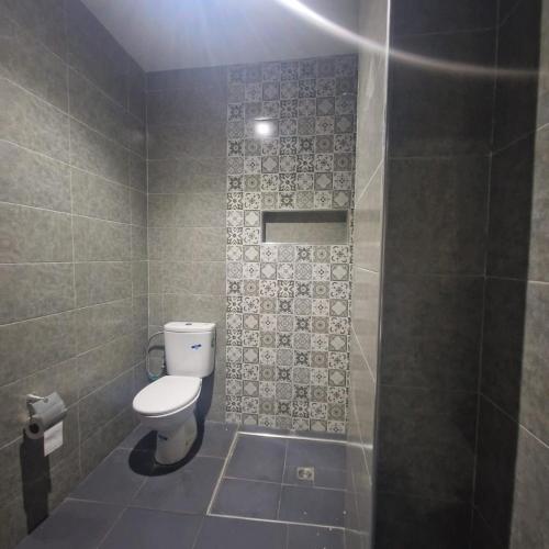 a bathroom with a toilet and a shower at New DUPLEX jardins d'anas- Avenue guemassa Near Airport in Marrakech