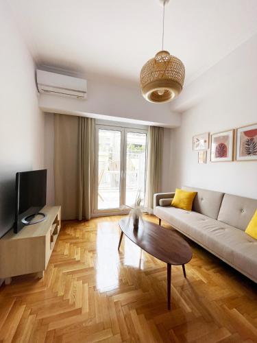 Apartment with terrace in a romantic alley, Plaka
