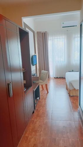 a hotel room with a bed and a desk at Muong Thanh Lai Chau Hotel in Pan Linh