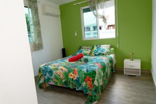 Giường trong phòng chung tại Villa MARIE-GALANTE -Sainte-Anne