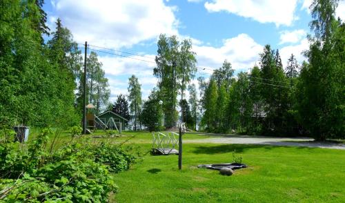 Taman di luar Lomakylä Tapiola