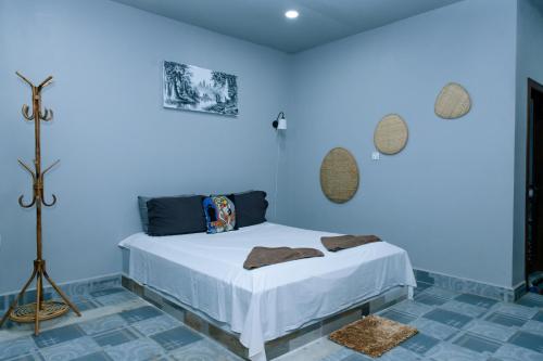 a blue bedroom with a bed in a room at Angkor Piseth Homestay in Siem Reap