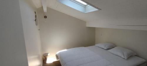 En eller flere senge i et værelse på L'appartement des Dunes