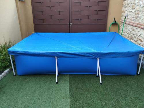 a blue trampoline with a blue tarp on it at Señorío de los Fonseca in Coca