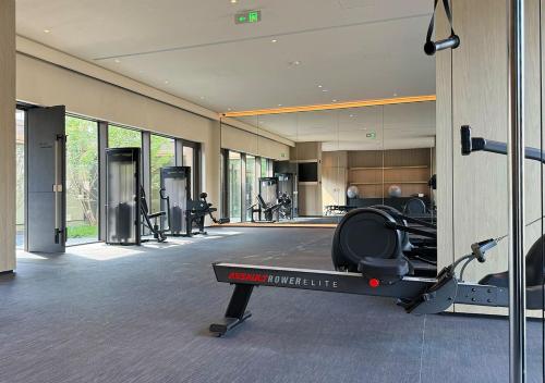 Fitness centrum a/nebo fitness zařízení v ubytování Hotel Indigo Beidaihe