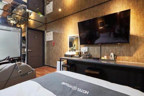 Televisyen dan/atau pusat hiburan di You&Me Hotel