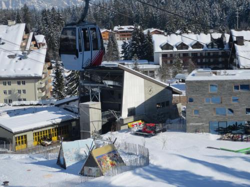 Ferienwohnung Laax mit Traumblick, großem Balkon und Terrasse v zimě