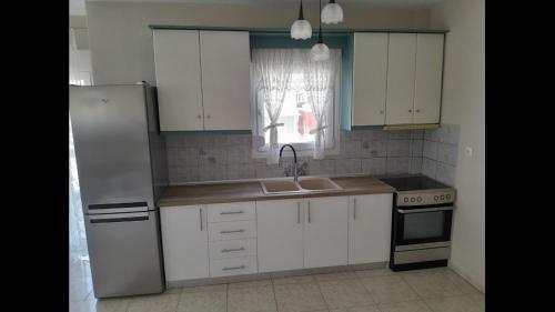 Kuchyň nebo kuchyňský kout v ubytování Nymfes House.