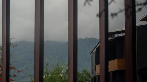 ホテルから撮影された、または一般的な山の景色
