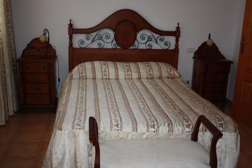 a bedroom with a large bed with a wooden headboard at La Palmita de Canarias in Agaete