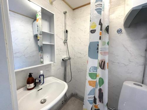 Phòng tắm tại 2 person holiday home in NORRKÖPING