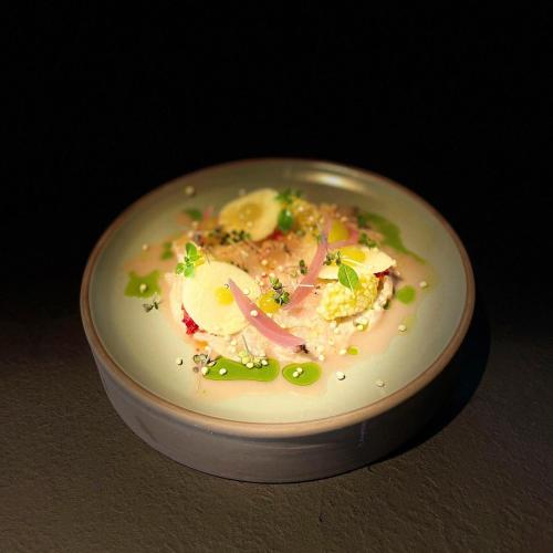 ホテルの敷地内または近くでの食事または食べ物