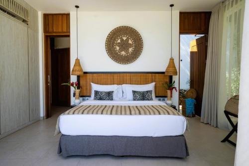 Ein Bett oder Betten in einem Zimmer der Unterkunft Selong Selo Resort and Villas