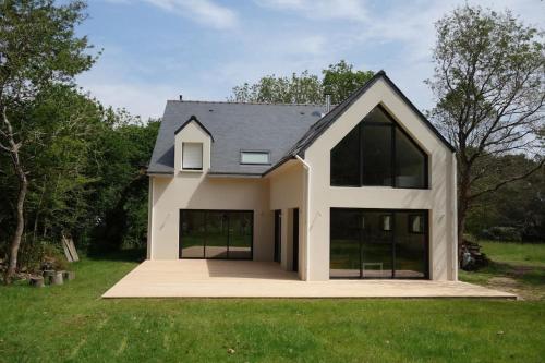 Carnac au calme, en pleine foret à 400 m d'un bras de mer