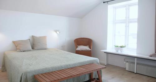 Postel nebo postele na pokoji v ubytování Fjelstrup Kro