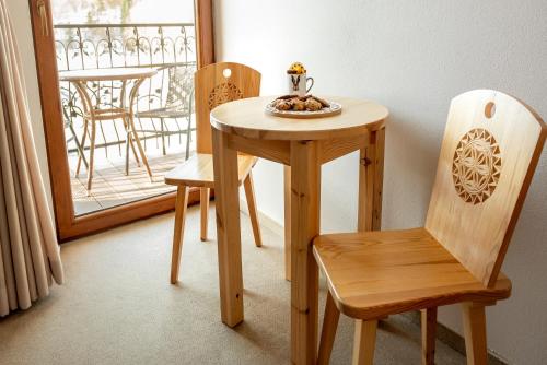 a small table and chair next to a window at DW Bogun in Białka Tatrzanska