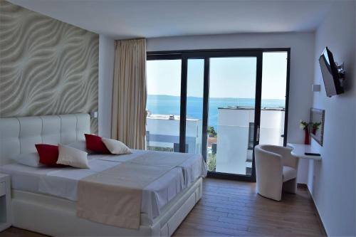 Modern Villa Selina Nera with Heated Pool & Sea View in Makarska
