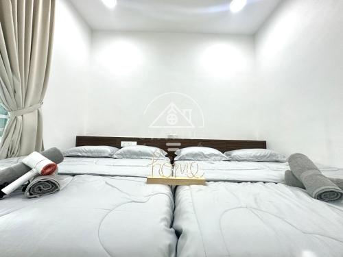 Postel nebo postele na pokoji v ubytování PD Homestay 14Pax with private swimming pool
