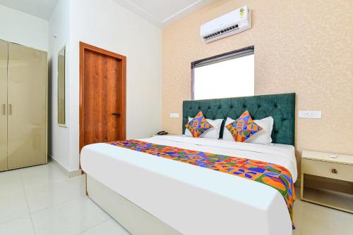 Katil atau katil-katil dalam bilik di FabHotel Prince 24