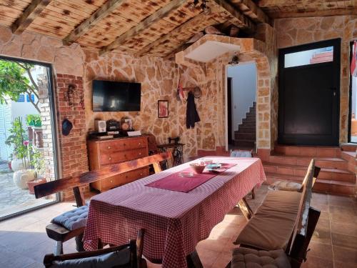 TV a/nebo společenská místnost v ubytování Apartmani Marija