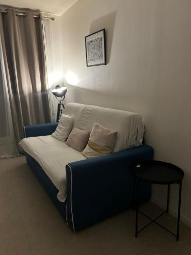Khu vực ghế ngồi tại The Olympic stay in host Female guests only
