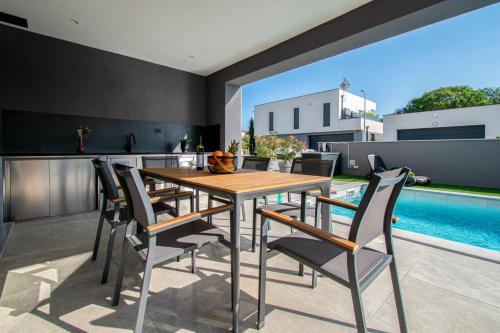 Designer Villa Luna near the sea - by Istrabook