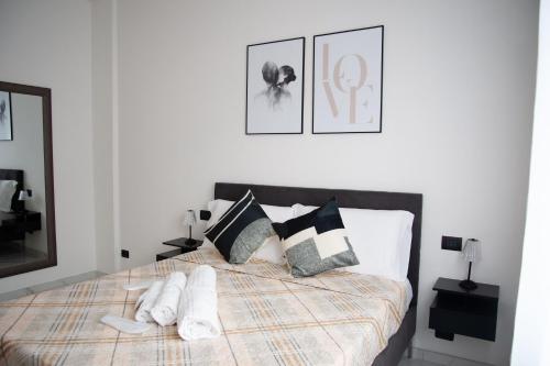 a white bedroom with a bed with pillows at Nuova Arte - Dal Lago di Como allo Stadio in Como