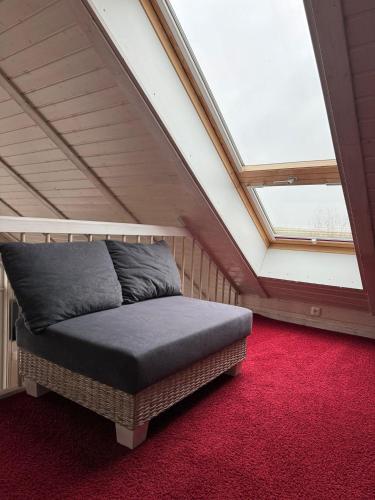 Χώρος καθιστικού στο Sealect-Hus-5-direkt-an-der-Nordsee-nahe-St-Peter-Ording-mit-Sauna-Whirlpool-und-Kamin
