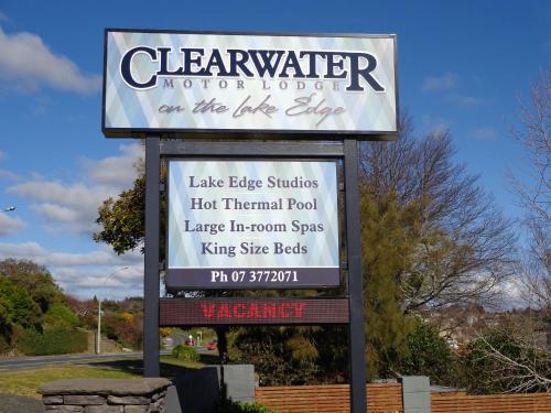 Chứng chỉ, giải thưởng, bảng hiệu hoặc các tài liệu khác trưng bày tại Clearwater Motor Lodge
