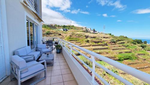 The Atlantic Lookout - balcony ocean view by LS