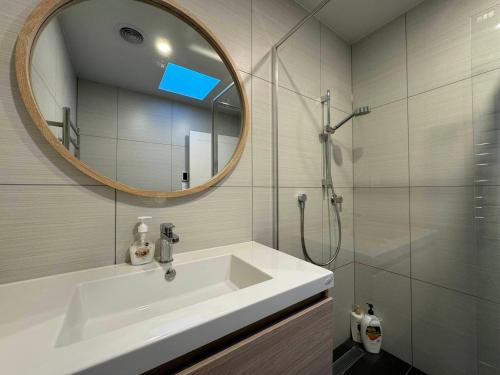 a bathroom with a sink and a mirror at NO PARTY ALLOWED, Entire Brand New 3 bedroom townhouse, free unlimited fibre wifi and free parking in Wellington