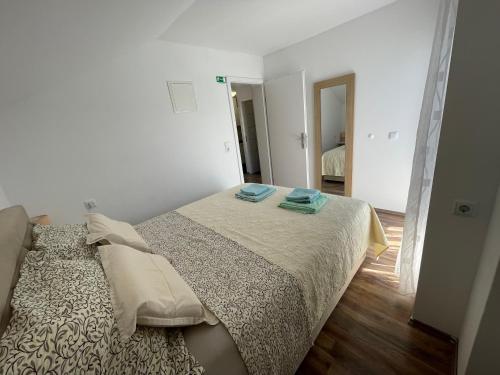 Postel nebo postele na pokoji v ubytování Apartman Boja Vir