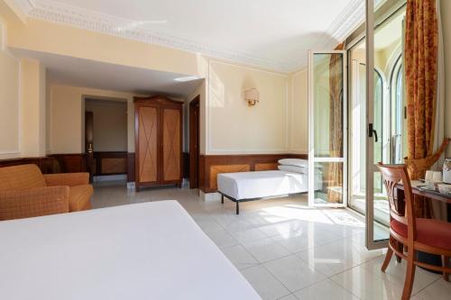 a living room with a bed and a couch at Hotel Hiberia in Rome