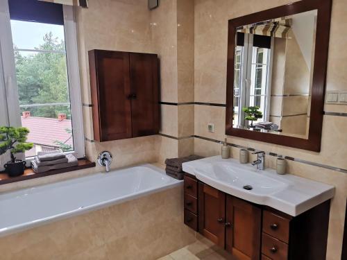Obszerny apartament w Charzykowyにあるバスルーム