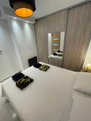 Magnifique 2 pièces design, moderne, calme, proche plage, résidence avec piscine, tennis, wifi et place de parking privée