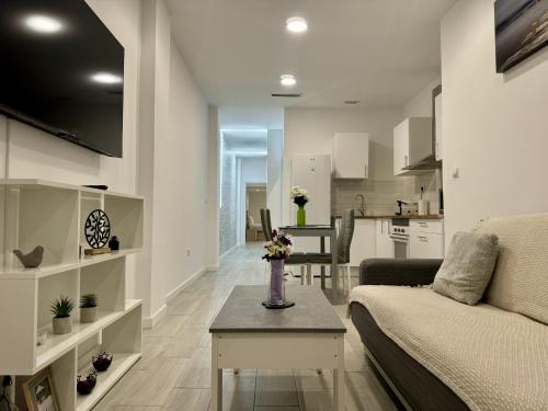 Alcala Galiano 81 by United Renters