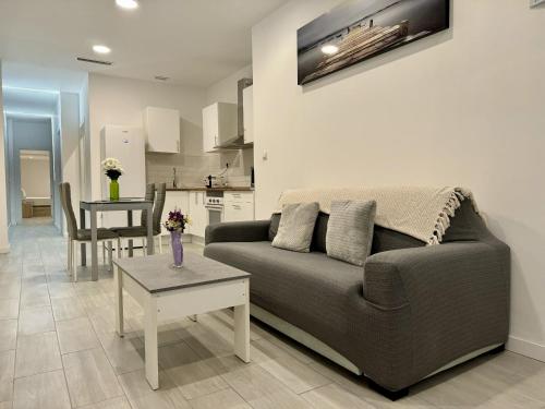 Alcala Galiano 81 by United Renters